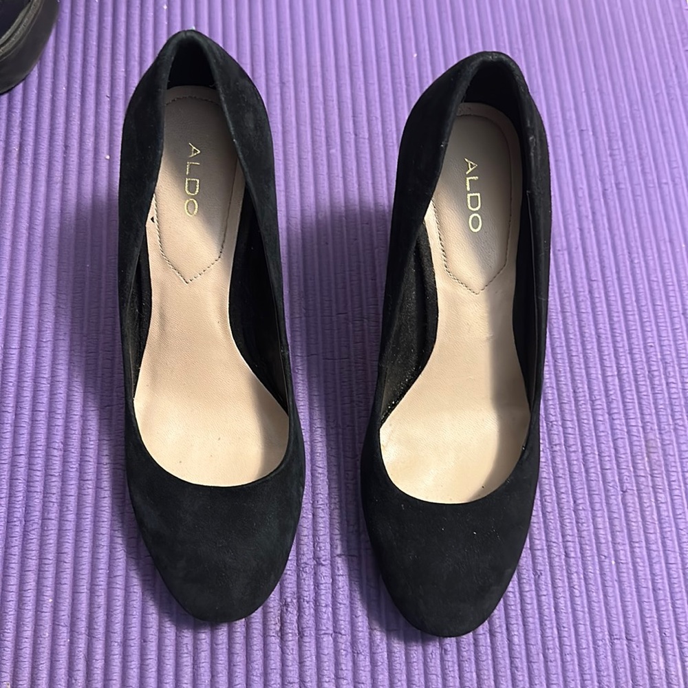 Suede black heels